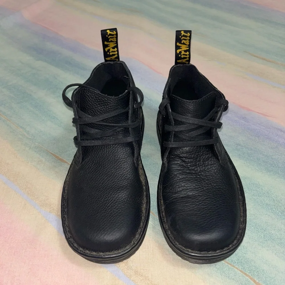 DR MARTENS Sussex Bear Track Slip Resistant Chukka Black Boot Men’s 7 /women’s 8